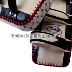 PAO "Kicking pad KPLC1" Fairtex cuero curvo blanco/negro | Equipamiento